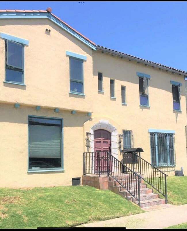 Photo - 7007 Willoughby Ave Apartments Unit 7007.5