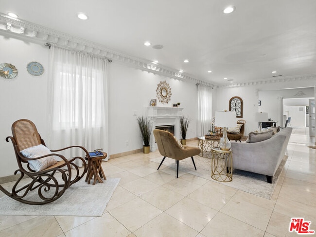 Photo - 482 S Sherbourne Dr