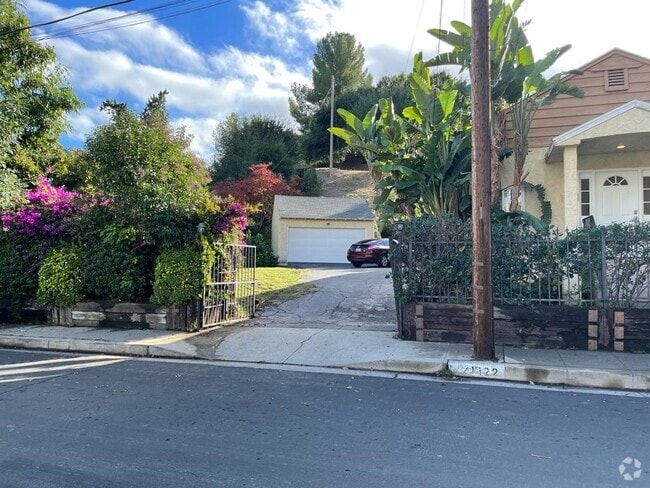 Building Photo - 21122 Avenue San Luis Rental