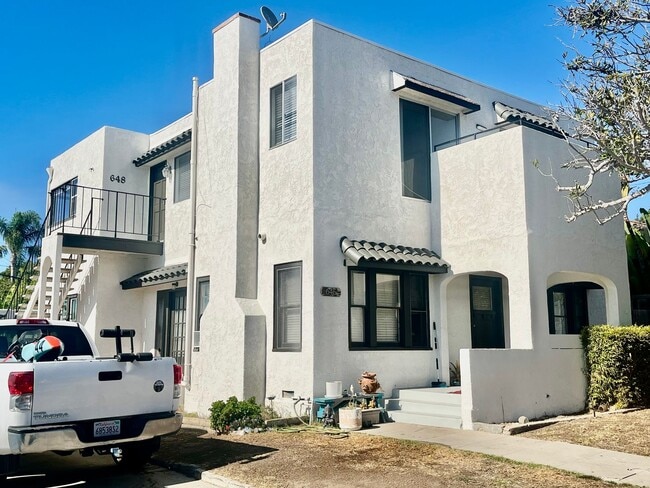 Building Photo - 644-48 Nautilus St Unit 648