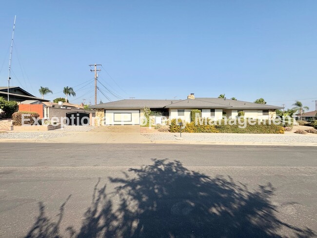 Building Photo - Ready to move in 4 bedroom 3 bath home