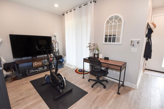 Photo - 1812 Mint Ter