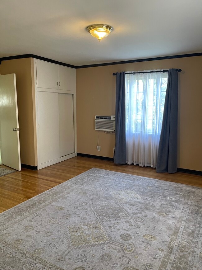 Photo - 1431 1/2 N Allen Ave Unit Studio with full kitchen