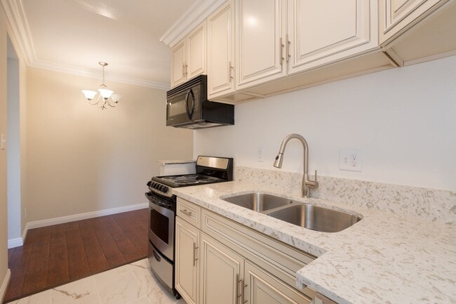 Photo - 14024 Oxnard St Unit 13