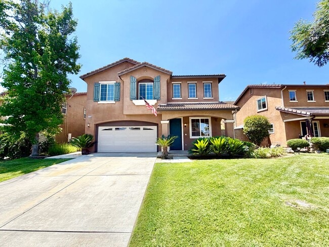 Building Photo - Move-In Ready 3 Bedroom 2.5 Bathroom Home with Well Sized Backyard