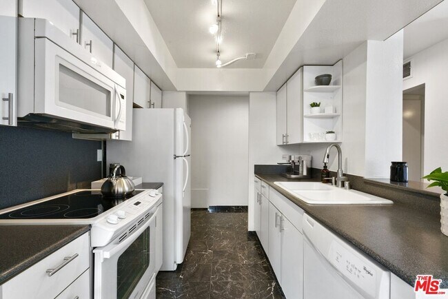 Photo - 906 N Doheny Dr Unit 322