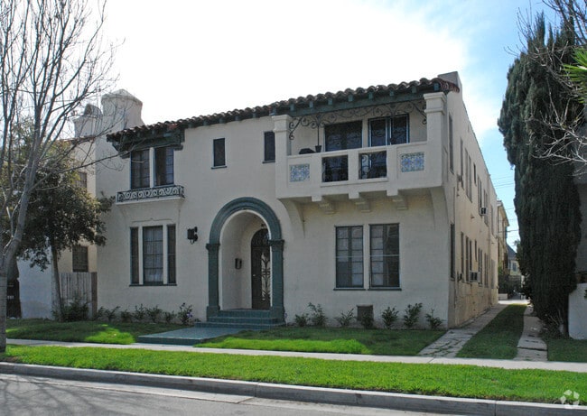 Photo - 141 S Elm Dr