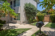 Courtyard - Sea Breeze Garden Apartments