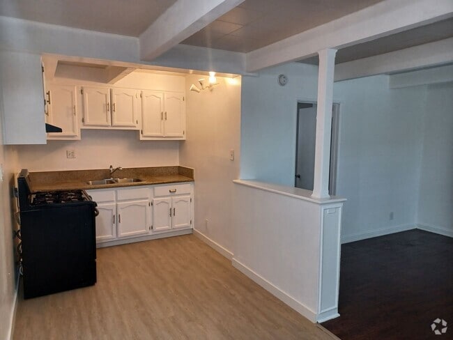 Building Photo - 11913-11913 Vanowen St Rental