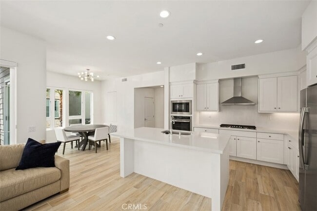 Photo - 765 Doheny Way