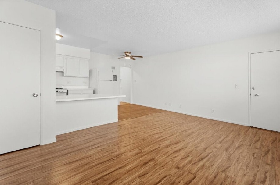 Photo - 4458 Woodman Ave
