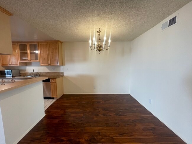 Photo - 5330 Zelzah Ave Unit 4