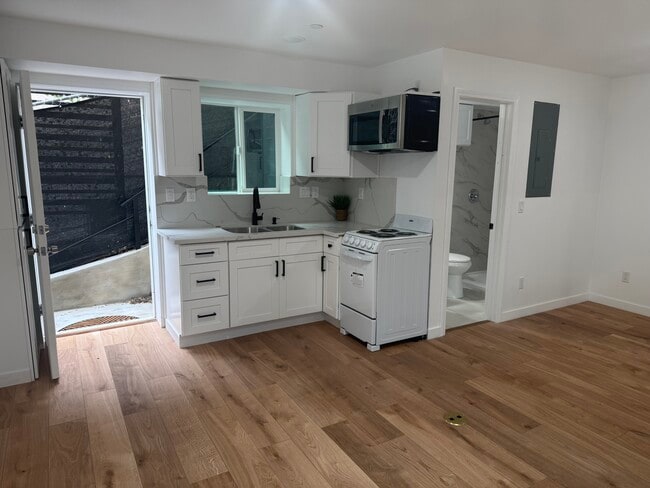 Kitchen Area - 4253 Raynol St