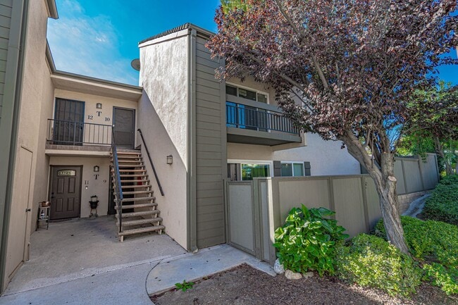 Building Photo - Fully Remodeled 2 Bedroom Condo for Rent in Valencia! Unit T10