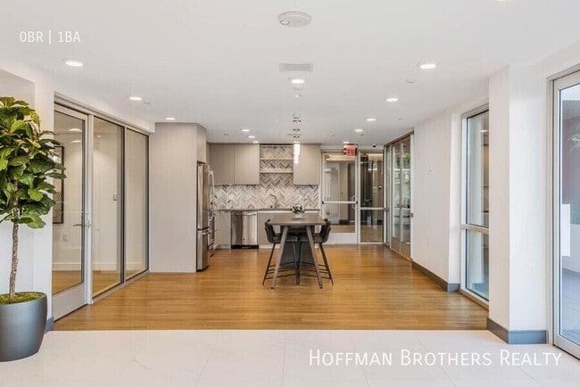 Building Photo - 455 S Kenmore Ave