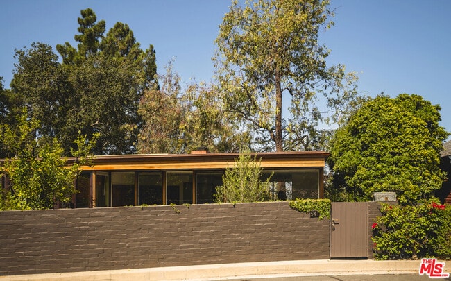 Photo - 541 Suncourt Terrace