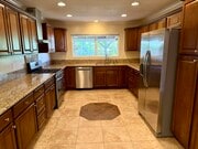 Kitchen with ice-maker fridge, 5-burner gas stove, dishwasher, garbage disposal - 5527 W Avenue M2