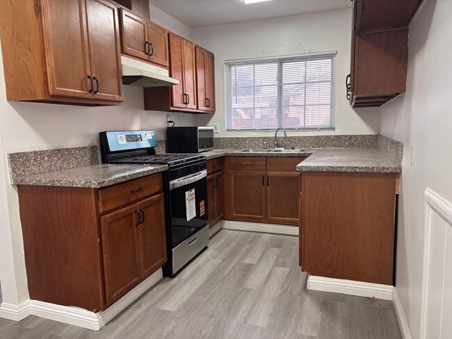 Photo - Charming 1-bedroom, 1-bath apartment located in a desirable area of Burbank.