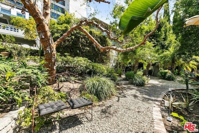 Photo - 1323 N Olive Dr Unit 25B