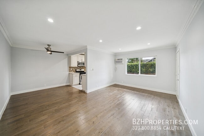 Building Photo - 7571 Willoughby Ave Unit 2