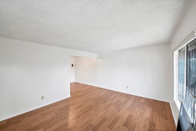 Photo - 2458 Normandie Ave Unit 3