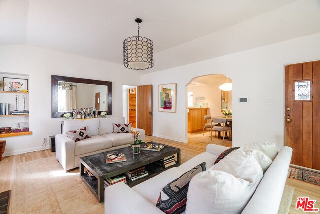 Photo - 1311 Maple St