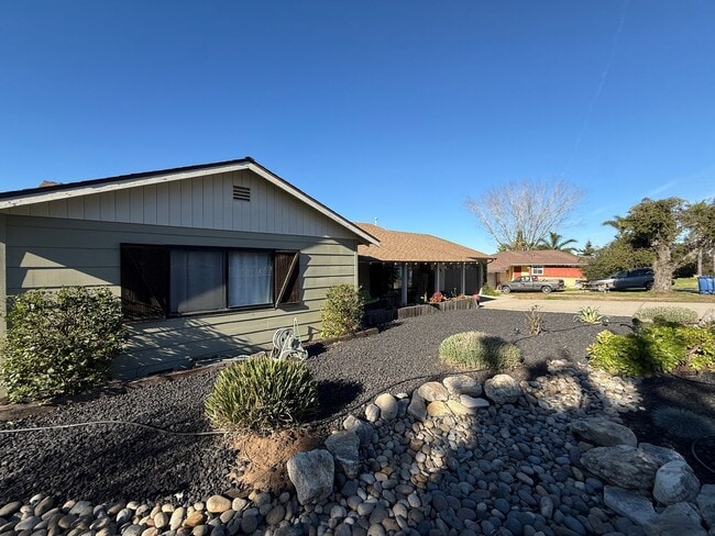 Photo - Stunning Fully Furnished 3 Bed-3 Bath Home with Den - Over 2300 Sq Ft.