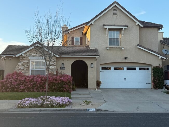 Building Photo - 825 Goodchild Ln