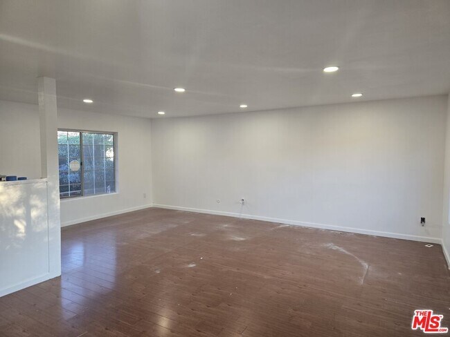 Photo - 10123 Hanna Ave