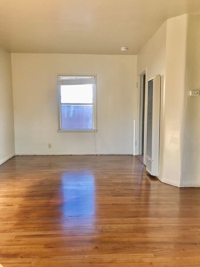 Photo - 2107 W Carson St