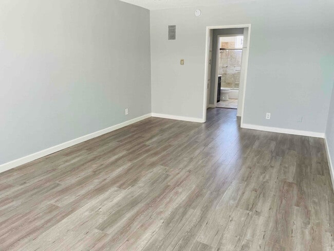 Photo - 2020 Preuss Rd Unit 109