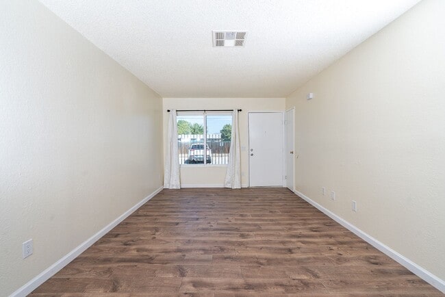 Photo - 2 Bed / 1 Bath Unit – Updated & Move-In Ready – Hemet Unit 526 Greystone Ln  #3 B