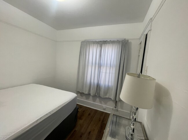 Photo - 1625 W 55th St Unit 1/2