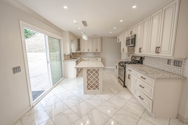 Photo - COMING SOON! Amazing 6 Bedroom Home for Rent in Canyon Country!