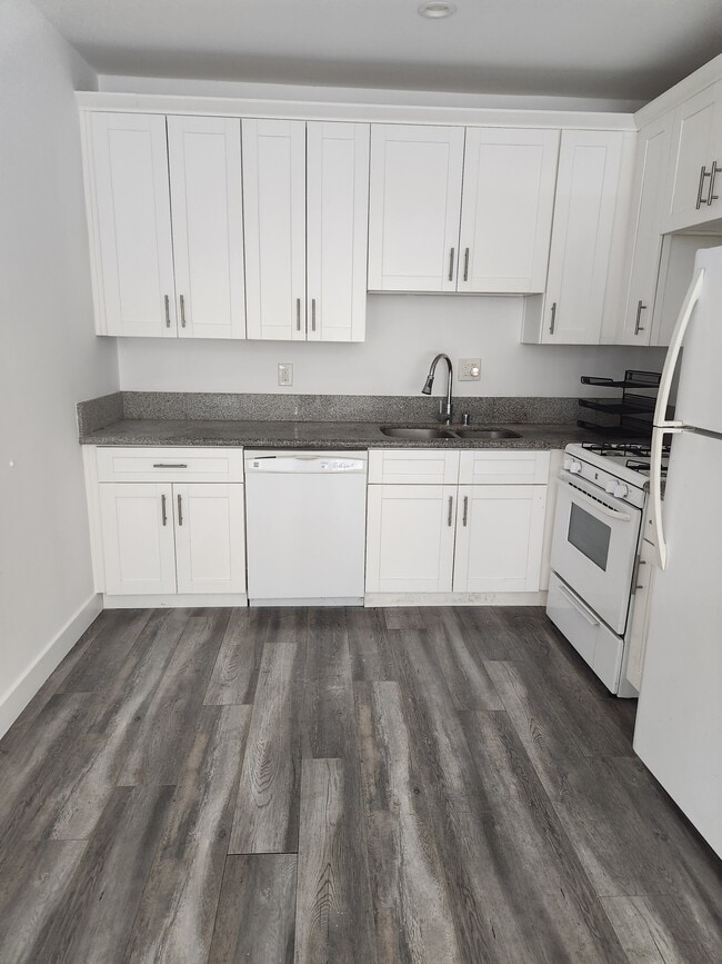 Photo - 210 N Cordova St