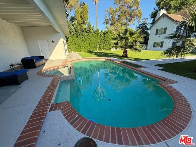 Photo - 17153 Rayen St