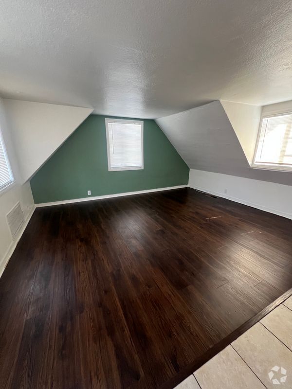 Building Photo - 1131 E Whiting Ave Rental