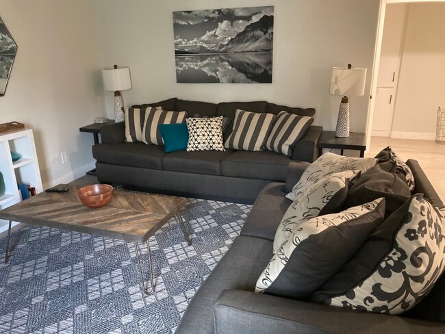 Building Photo - 12014 Kling St Unit 7