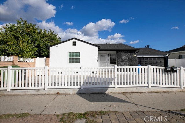 Building Photo - 7912 Vineland Ave