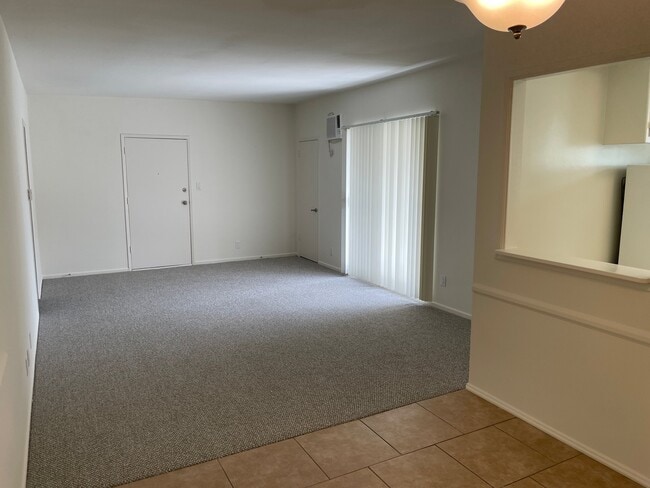 Photo - 1122 S Clark Dr Unit 6