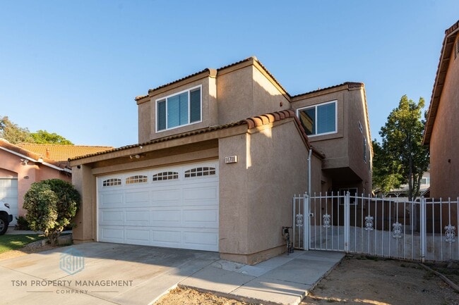 Building Photo - 3 Bed 2.5 Bath House in Desirable Community of Southridge Fontana