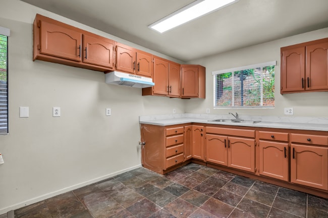 Photo - 5243 Huntington Dr Unit 5