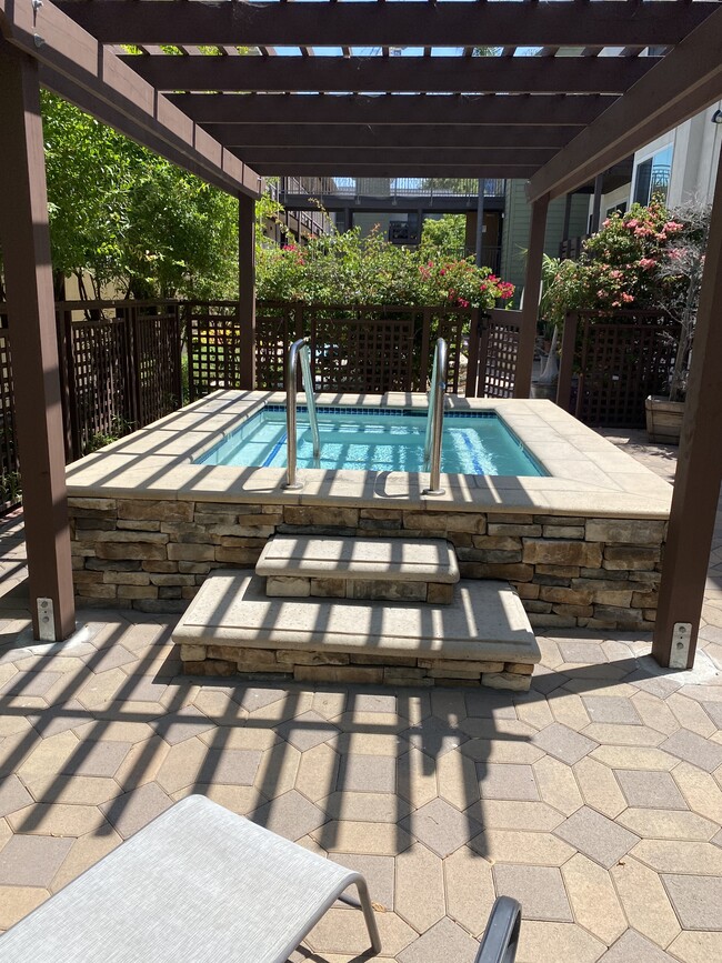 Photo - 525 S Ardmore Ave Condo Unit 124