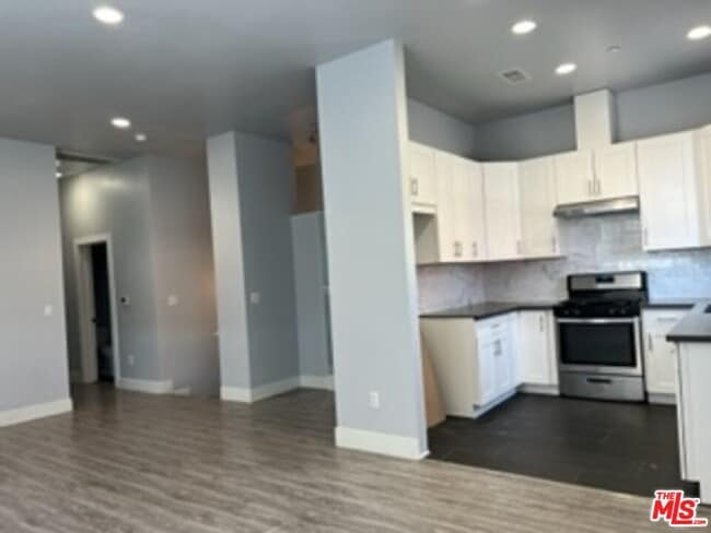 Photo - 6833-6833 Hinds Ave