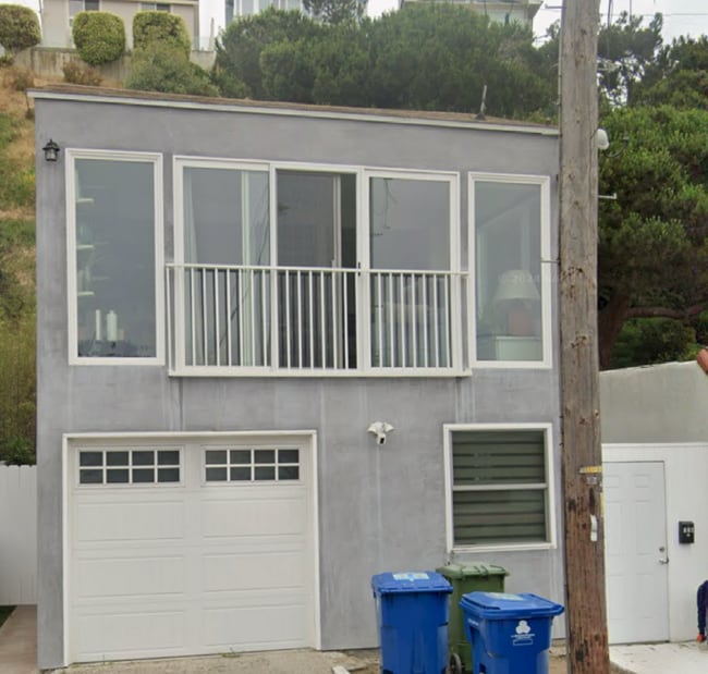 Building Photo - 336 Pershing Dr Rental