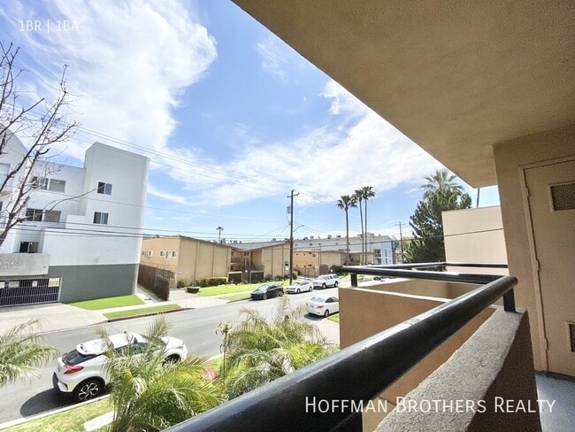 Photo - 1725 Grismer Ave Unit 105