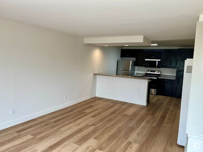 Building Photo - Ocean Beach remodeled 3 bedroom 2.5 bath T... Unit 5106 Rental