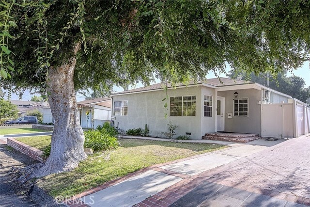 Photo - 10318 Leolang Ave House