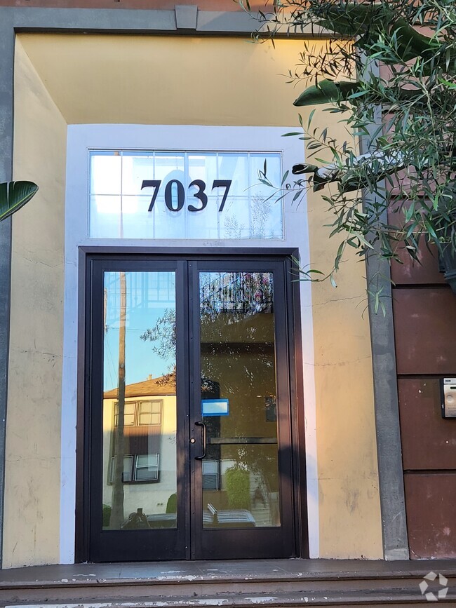 Building Photo - 7037 La Tijera Blvd Unit A101 Rental