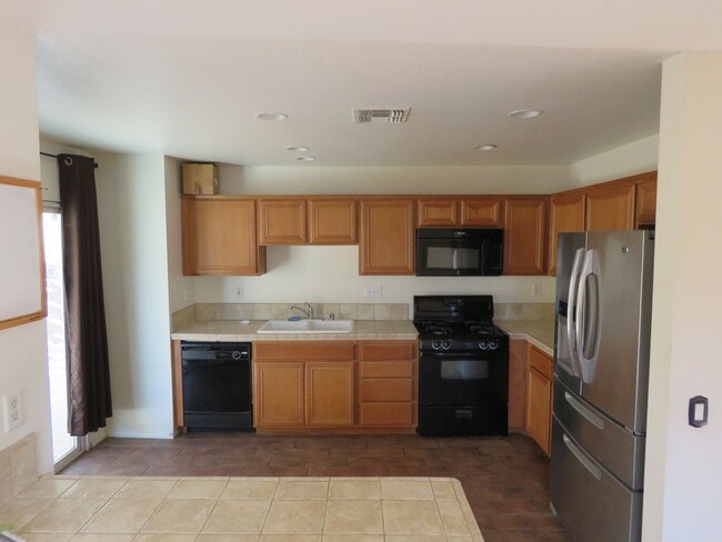 Photo - 5 Bedroom in quiet community!